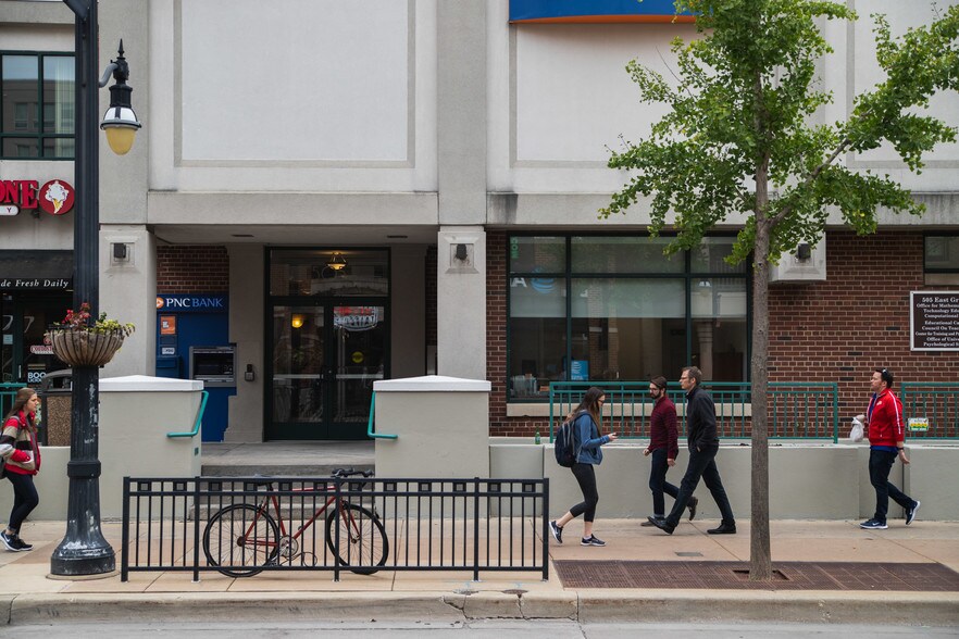 505 E Green St, Champaign, IL à louer - Photo de l’immeuble – Image 3 sur 5