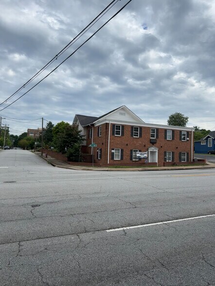 365-371 E Saint John St, Spartanburg, SC à louer - Photo de l’immeuble – Image 2 sur 3
