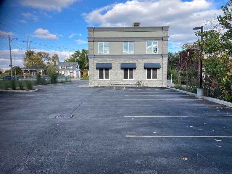 1066 Brant St, Burlington, ON à vendre - Photo de l’immeuble – Image 3 sur 14