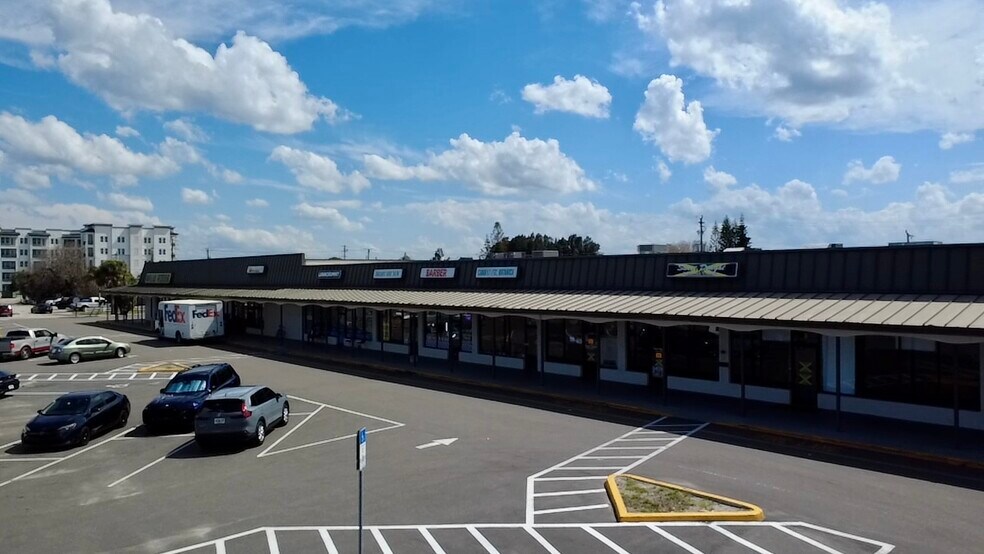 4500 NE Dixie Hwy, Palm Bay, FL à louer - Photo de l’immeuble – Image 2 sur 4