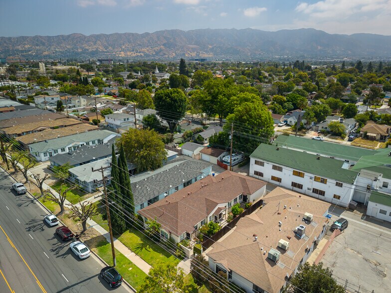 1820 N Hollywood Way, Burbank, CA à vendre - Photo de l’immeuble – Image 2 sur 3