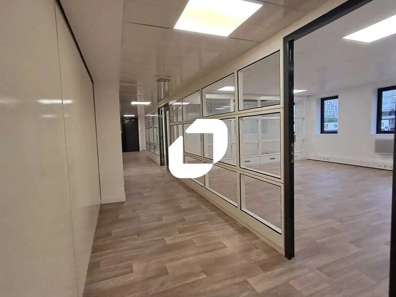Bureau dans Nanterre à louer - Photo de l’immeuble – Image 2 sur 8