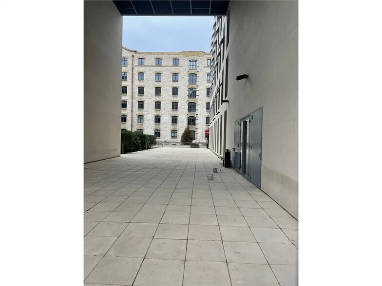 Bureau dans Marseille à louer - Photo de l’immeuble – Image 2 sur 16
