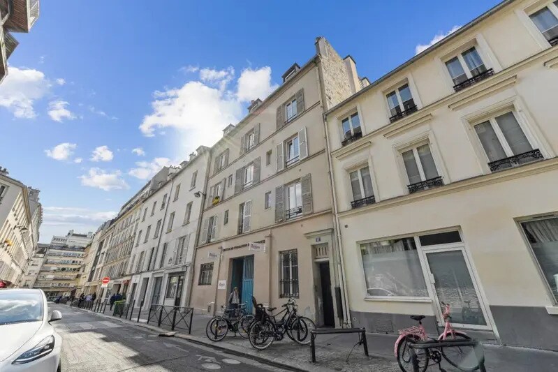 11 Rue Pierre Dupont, Paris à louer - Photo de l’immeuble – Image 1 sur 10
