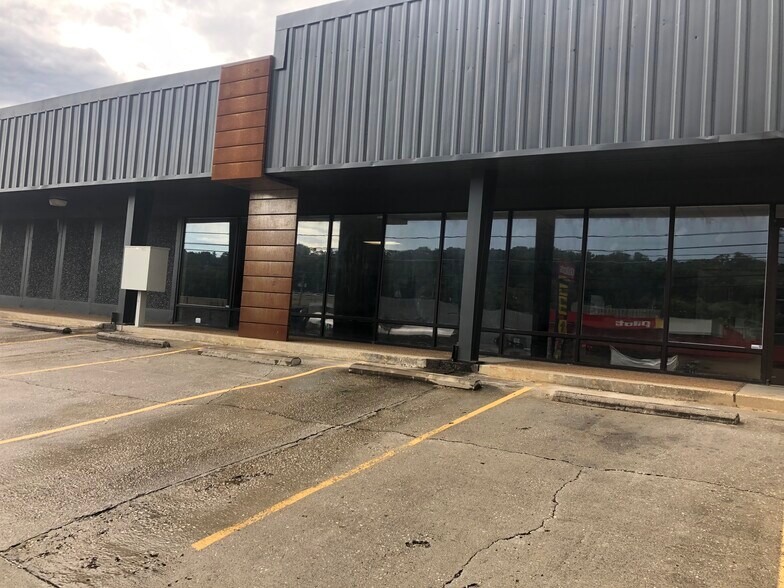 5227 Middlebrook Pike, Knoxville, TN à louer - Photo de l’immeuble – Image 1 sur 4