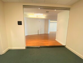 6505 Belcrest Rd, Hyattsville, MD à louer Photo intérieure– Image 2 sur 8