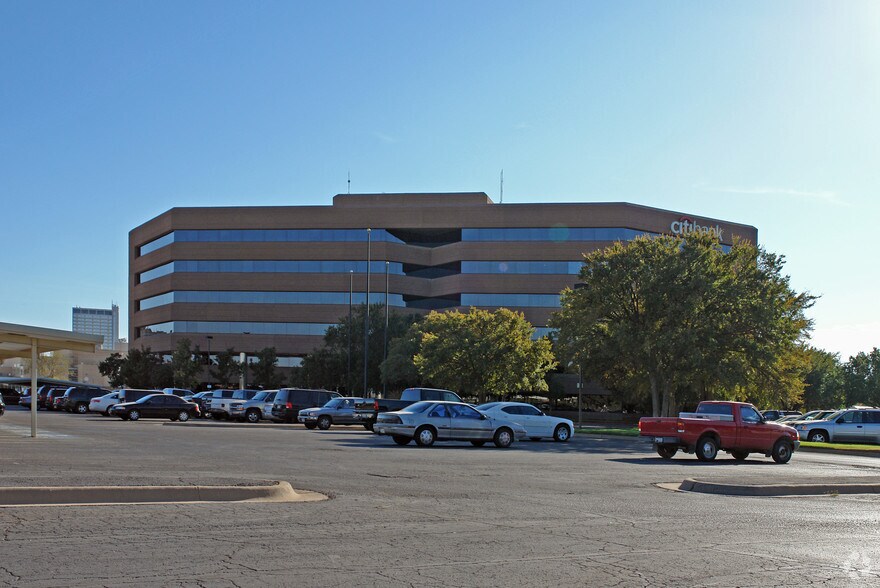 1004 N Big Spring St, Midland, TX à louer - Photo de l’immeuble – Image 3 sur 24