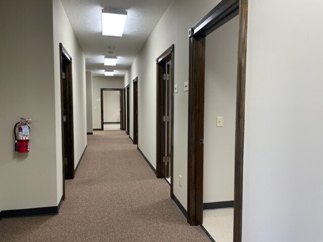 835 S 9th Ave, Haubstadt, IN à louer - Photo de l’immeuble – Image 3 sur 20