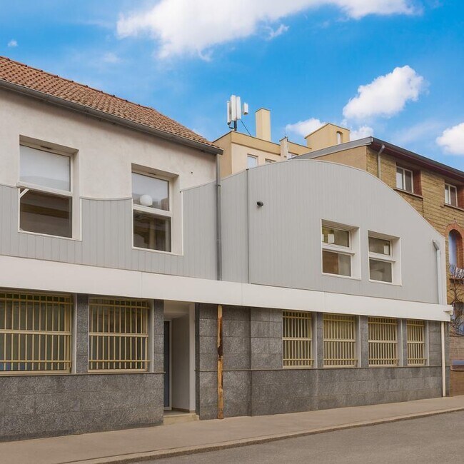 Plus de détails pour 3 Rue Guy De Gouyon Du Verger, Arcueil - Bureau à vendre