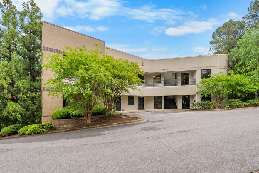 312-326 Cloister Ct, Chapel Hill, NC à louer - Photo principale – Image 1 sur 22