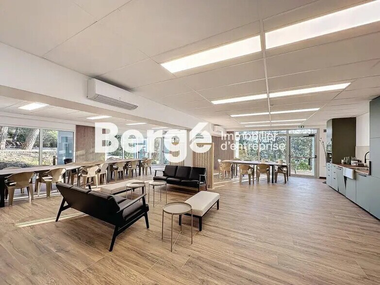 Bureau dans Valbonne à louer - Photo de l’immeuble – Image 2 sur 15
