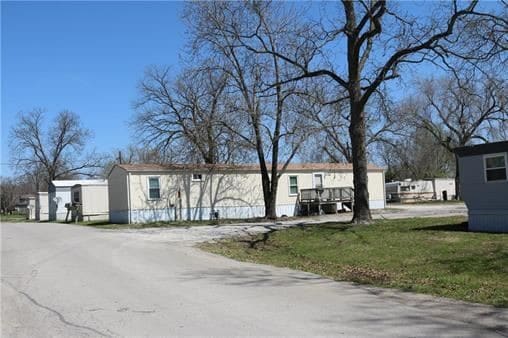 627 N Broadway St, La Cygne, KS à vendre - Photo principale – Image 1 sur 6