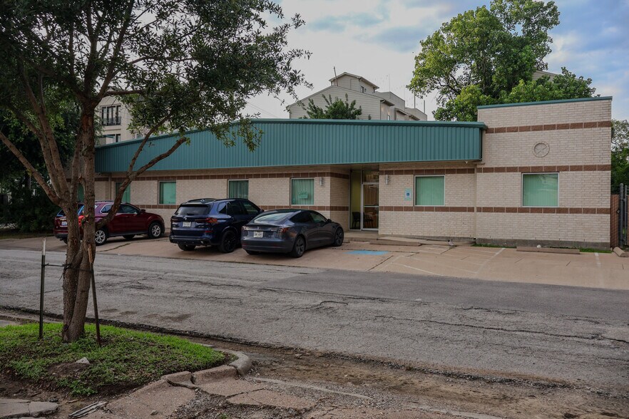 114 W Drew St, Houston, TX à louer - Photo de l’immeuble – Image 3 sur 25
