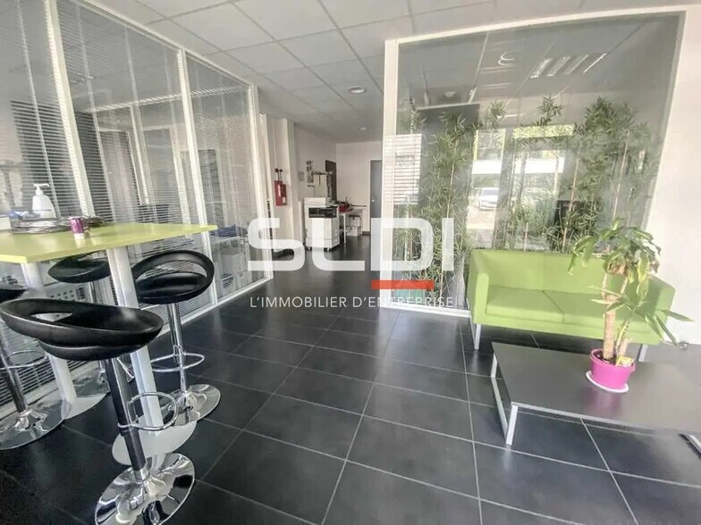 Bureau dans Vaulx-en-Velin à louer - Photo intérieure – Image 3 sur 6