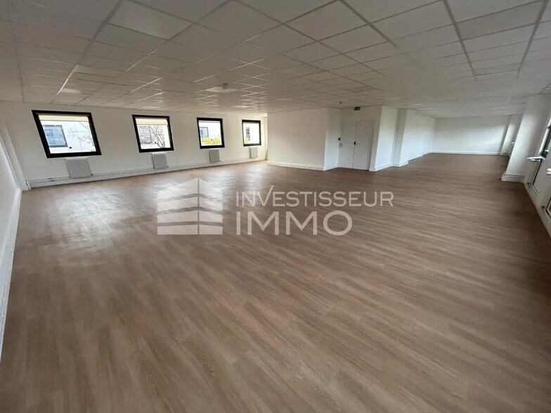 17-21 Rue Du Petit Albi, Cergy à louer - Photo de l’immeuble – Image 2 sur 3