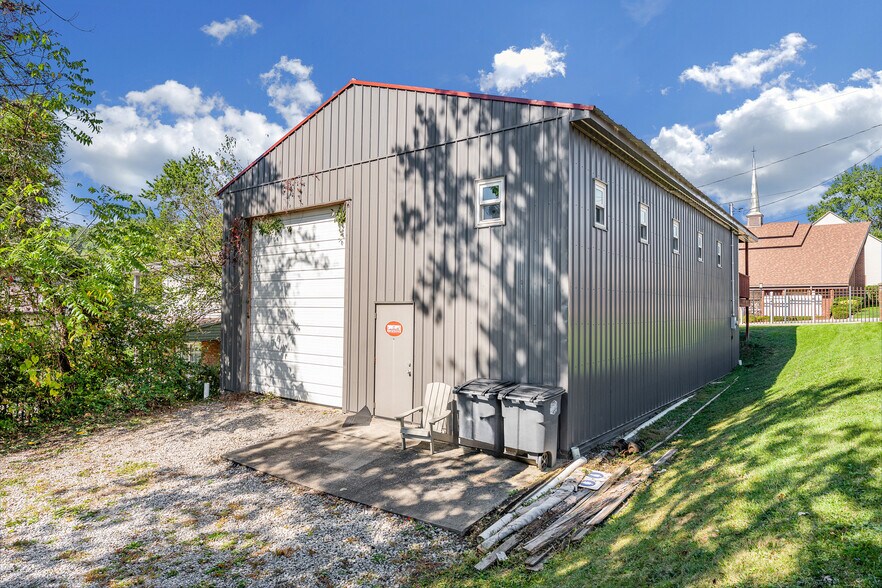 216 Maryland Ave, Nutter Fort, WV à vendre - Photo principale – Image 1 sur 12