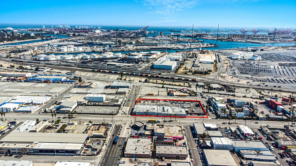 1700 W Anaheim St, Long Beach, CA à louer - Photo de l’immeuble – Image 3 sur 10