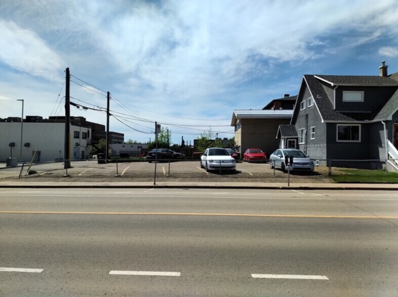 5216 48 Ave, Red Deer, AB à louer - Photo de l’immeuble – Image 3 sur 12