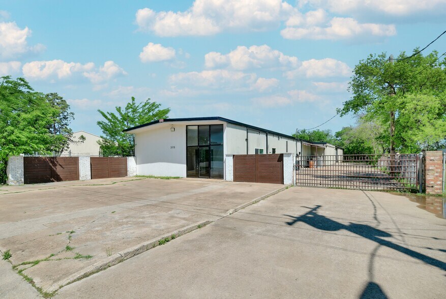 3115 Sabine St, Forest Hill, TX à vendre - Photo principale – Image 1 sur 21