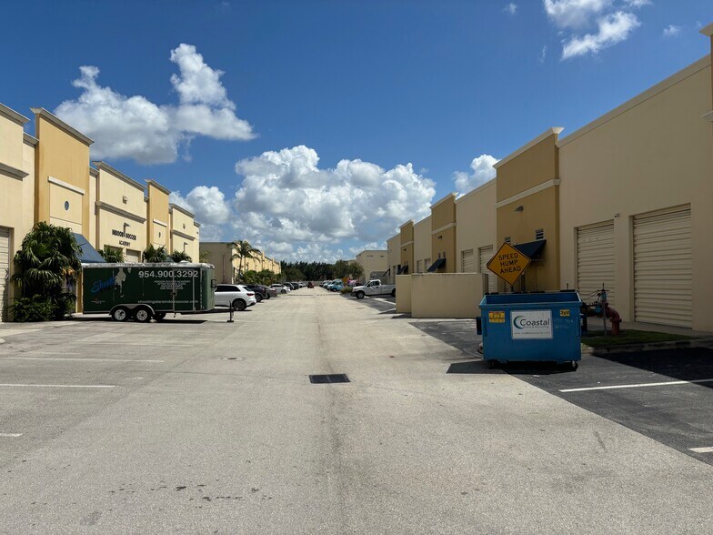 10376 W State Road 84, Davie, FL à louer - Photo de l’immeuble – Image 3 sur 13