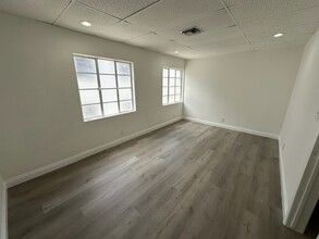318-322 Wilshire Blvd, Santa Monica, CA à louer Photo intérieure– Image 1 sur 2