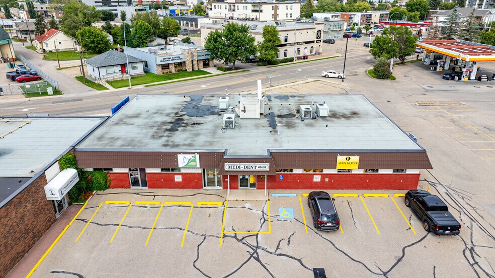 4419 50 Ave, Red Deer, AB à louer - Photo de l’immeuble – Image 2 sur 25