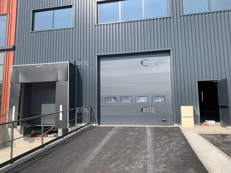 Industriel/Logistique dans SAINT-OUEN-L'AUMONE à louer - Photo de l’immeuble – Image 2 sur 9