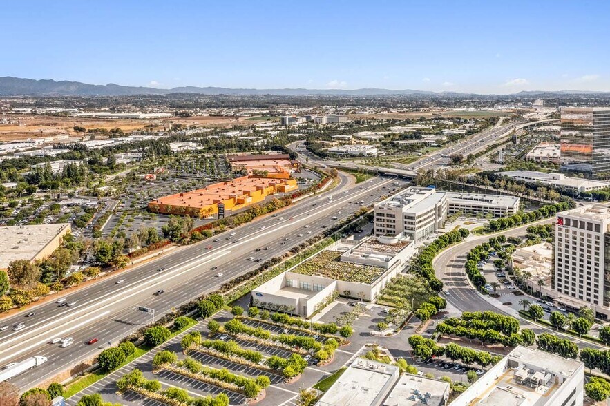 3 Glen Bell Way, Irvine, CA à louer - Aérien – Image 3 sur 18