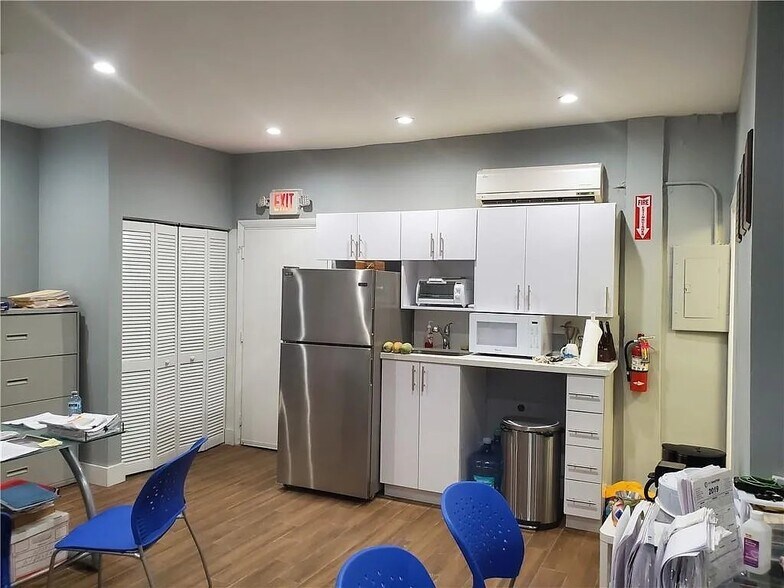 4151 Hallandale Beach Blvd, Hollywood, FL à vendre - Photo de l’immeuble – Image 3 sur 5