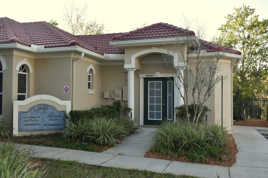 15257 Amberly Dr, Tampa, FL à louer - Photo de l’immeuble – Image 2 sur 7