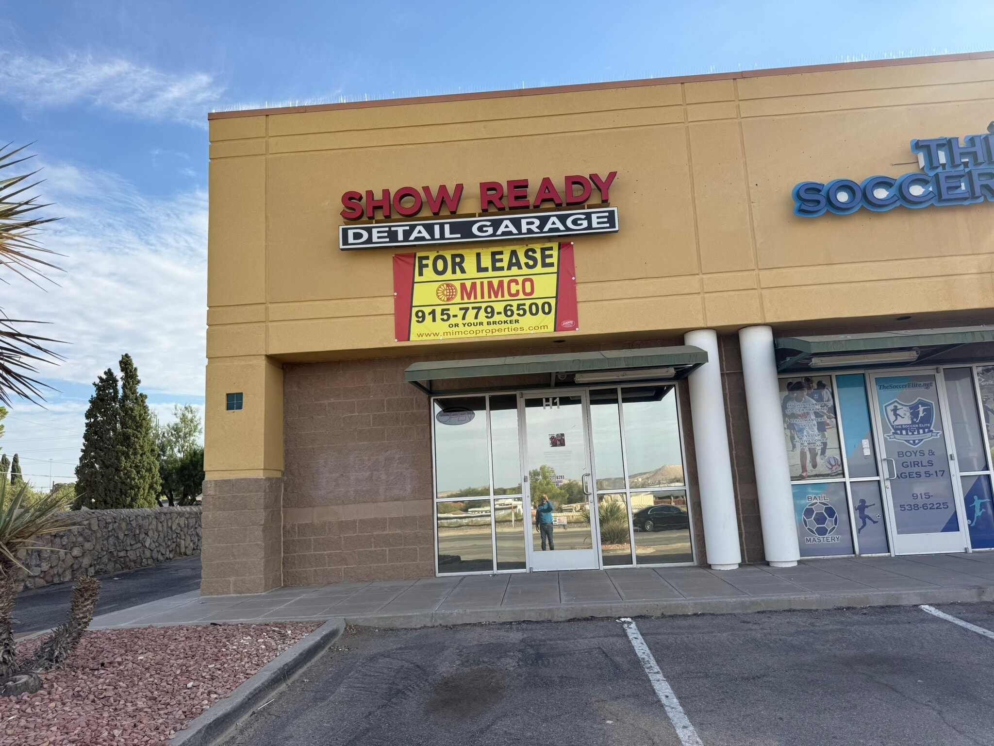 1060 Doniphan Park Cir, El Paso, TX à louer Photo de l’immeuble– Image 1 sur 2