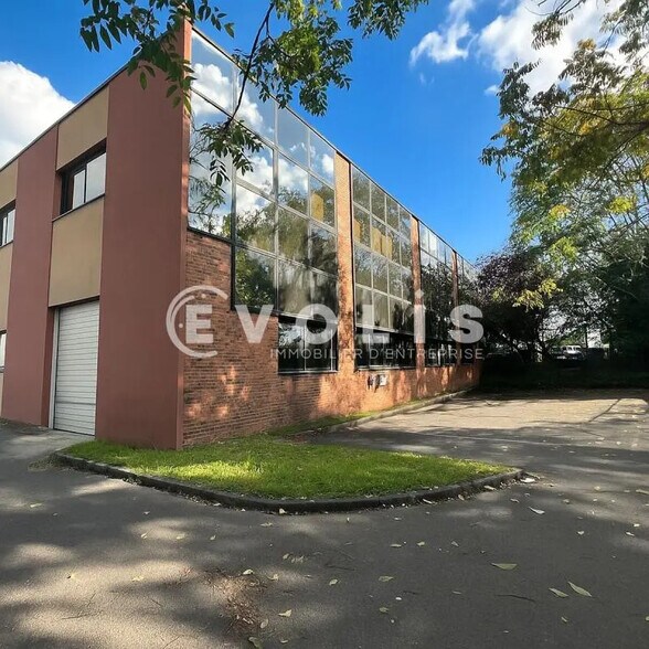Local d'activités dans Neuilly-Plaisance à vendre - Photo de l’immeuble – Image 1 sur 11