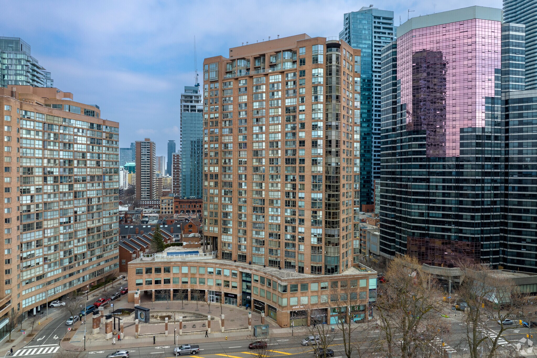 1033 Bay St, Toronto, ON à louer Photo de l’immeuble– Image 1 sur 8