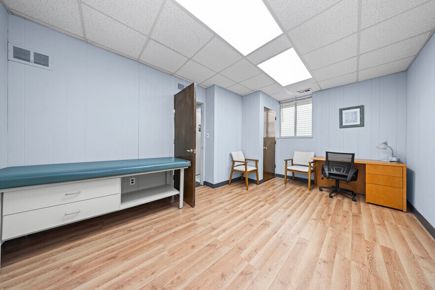 230 North Ave, Mount Clemens, MI à vendre - Photo de l’immeuble – Image 3 sur 21