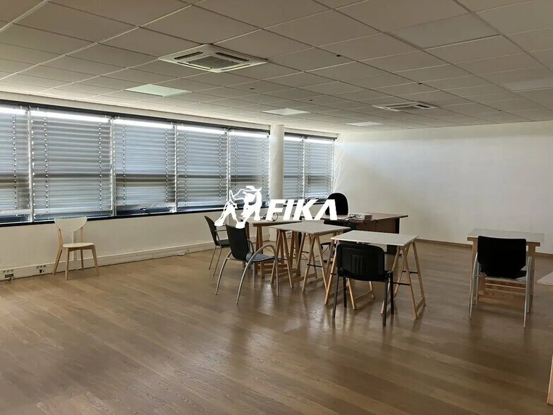 Local d'activités dans Saint-Émilion à vendre - Photo de l’immeuble – Image 3 sur 12