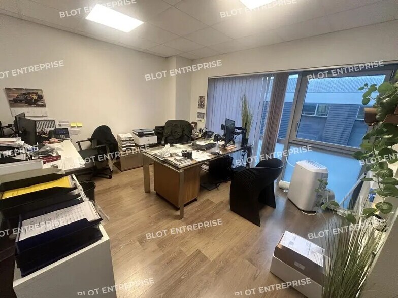 Local d'activités dans Cesson-Sévigné à vendre - Photo de l’immeuble – Image 3 sur 6