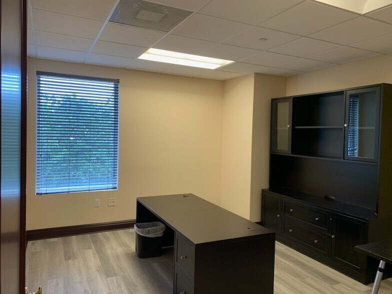 2750 NE 185th St, Aventura, FL à louer - Photo intérieure – Image 2 sur 7