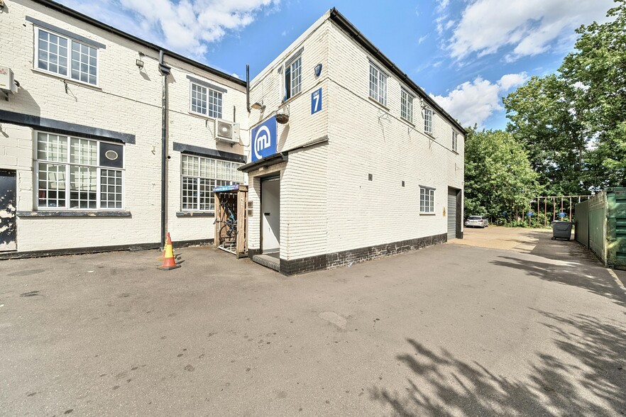 Sandown Rd, Watford à louer - Photo de l’immeuble – Image 1 sur 8