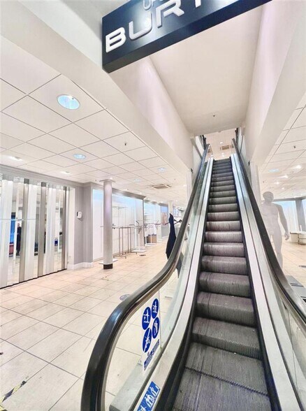 130 High St, Southend On Sea à louer - Photo de l’immeuble – Image 1 sur 62