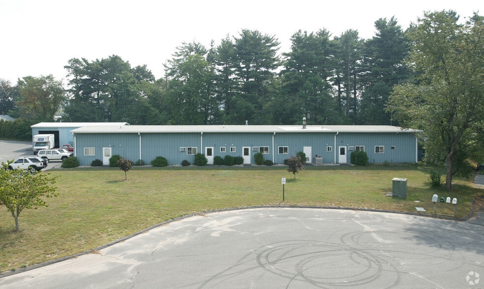 15 Herman Dr, Simsbury, CT à louer - Photo de l’immeuble – Image 3 sur 17