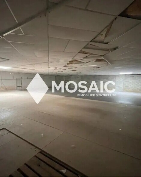 Local d'activités dans Fréjus à vendre - Photo de l’immeuble – Image 3 sur 8