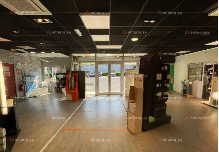 Local d’activités dans Marcq-en-Baroeul à louer - Photo de l’immeuble – Image 3 sur 6