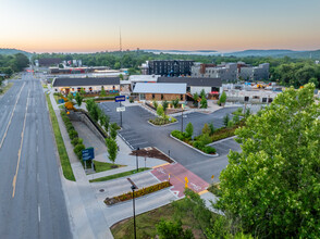 517 W Martin Luther King Blvd, Fayetteville, AR - VUE AÉRIENNE  vue de carte - Image1