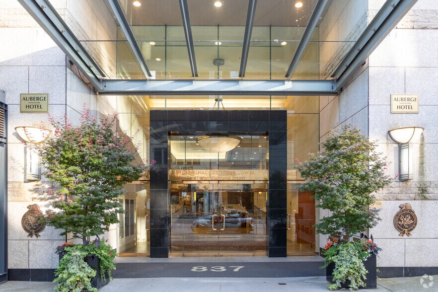 837 Hastings St W, Vancouver, BC à vendre - Photo de l’immeuble – Image 3 sur 6