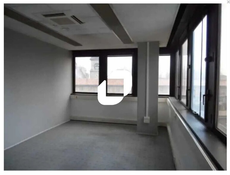 Bureau dans Bordeaux à louer - Photo de l’immeuble – Image 2 sur 3