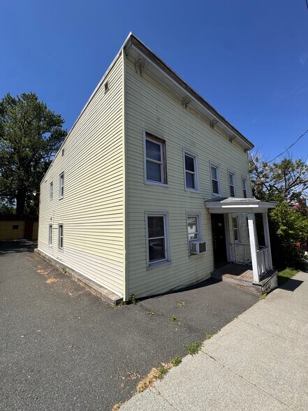 8 John St, Rensselaer, NY à vendre - Photo de l’immeuble – Image 3 sur 16