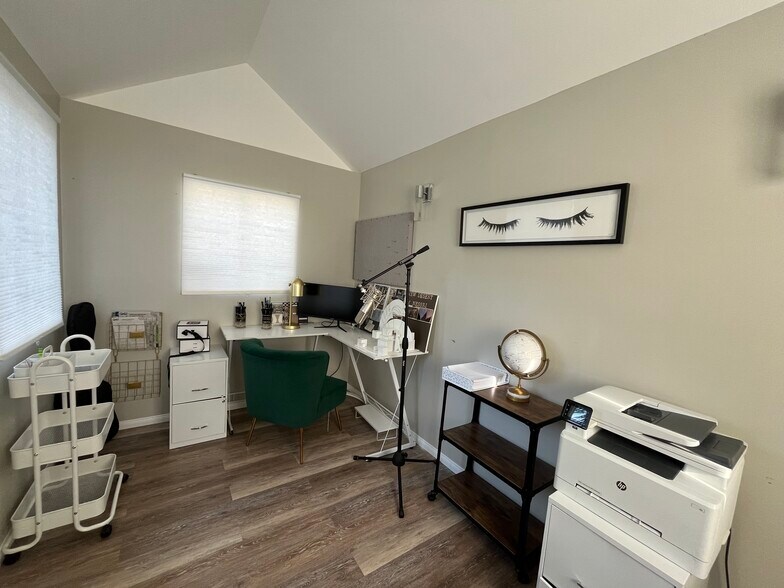 28234 Kenton Ln, Santa Clarita, CA à louer - Photo de l’immeuble – Image 3 sur 3