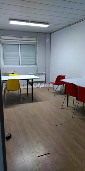 Bureau dans Lescar à louer - Photo de l’immeuble – Image 3 sur 5