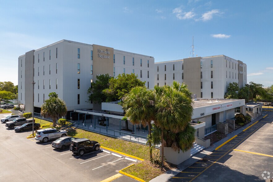 111 NW 183rd St, Miami, FL à louer - Photo de l’immeuble – Image 2 sur 17