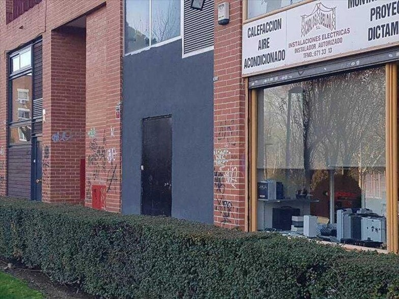 Immeuble residentiel dans Coslada, Madrid à vendre - Photo de l’immeuble – Image 3 sur 6